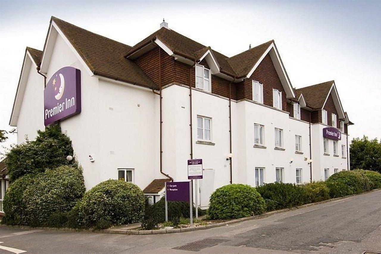 Premier Inn Хоршъм Екстериор снимка