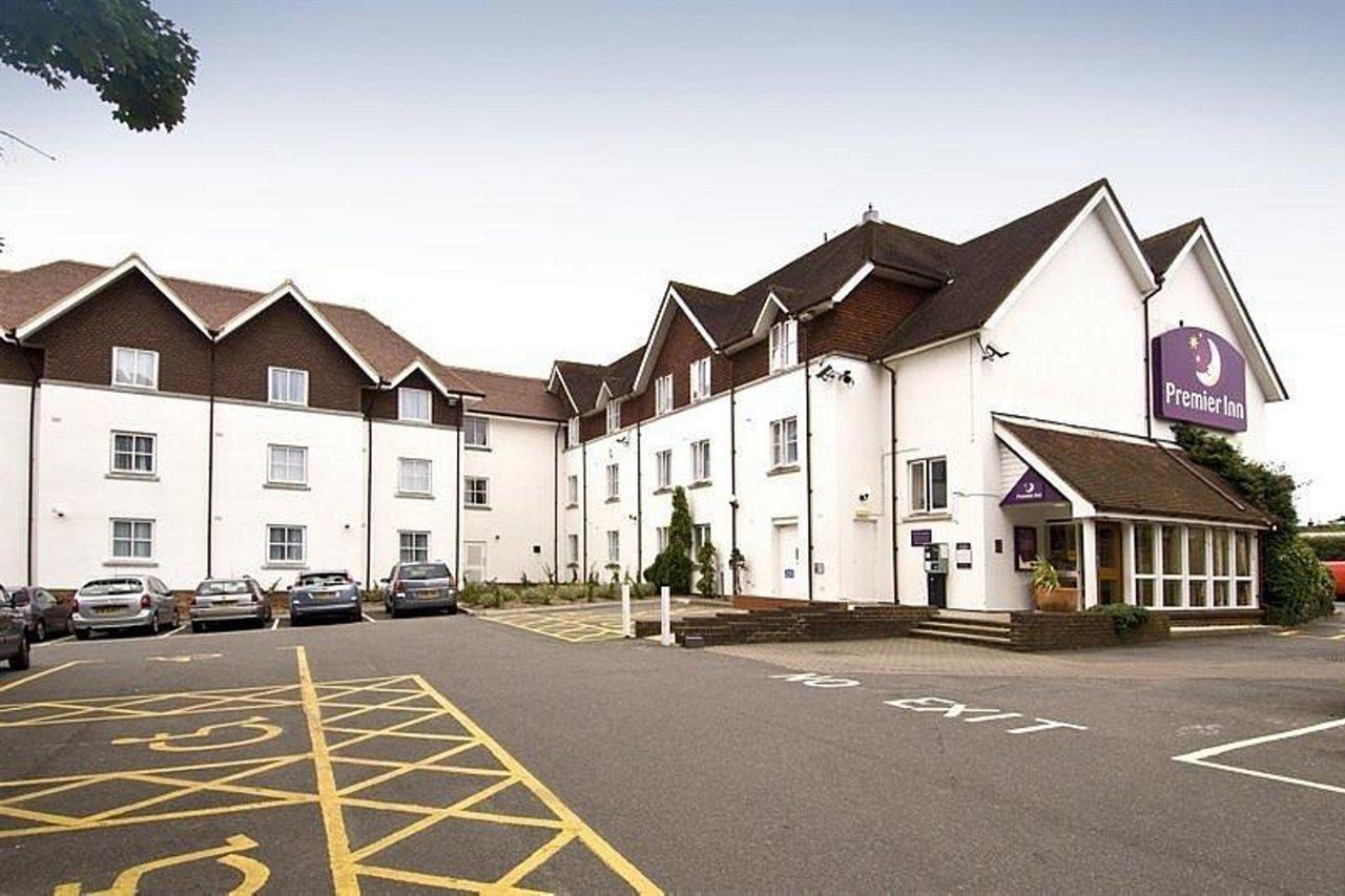 Premier Inn Хоршъм Екстериор снимка