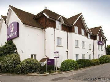 Premier Inn Хоршъм Екстериор снимка